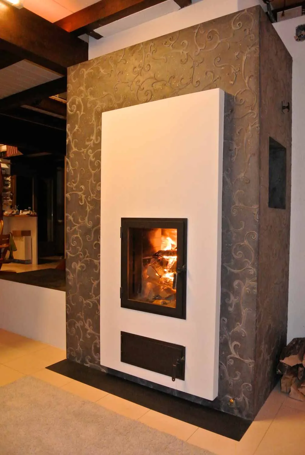 Upcycling-Objekt aus restauriertem Material