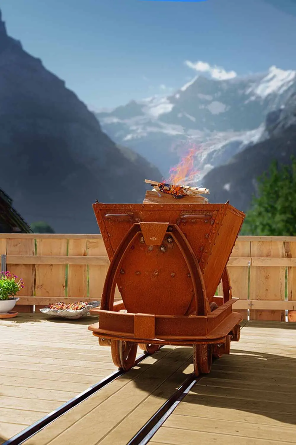 Skulpturaler Ofen als Raumteiler