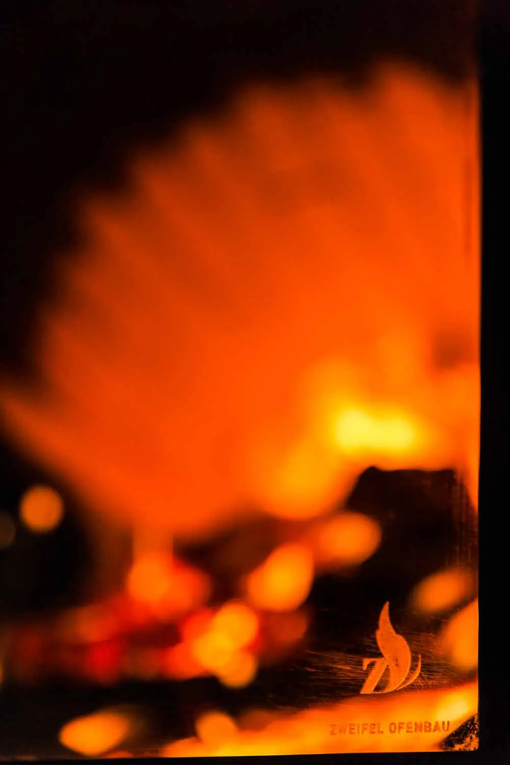 Restaurierter Kachelofen